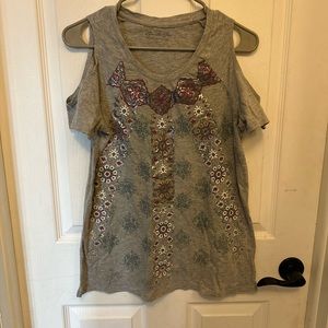 Mie & Jax gray cold shoulder top floral.